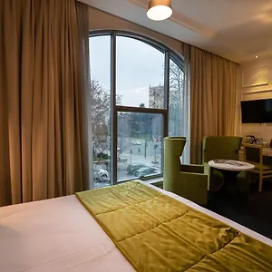 4* Hotel Dondar Formula 1 View